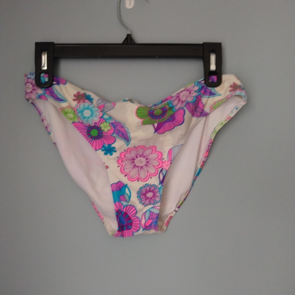 Bikini Bottom, Large colourful Flowers